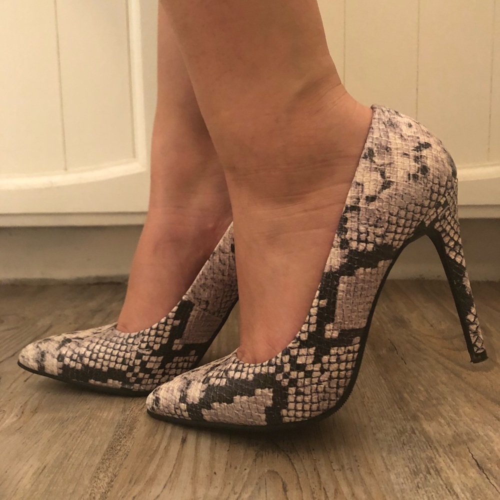 Snake skin pumps!